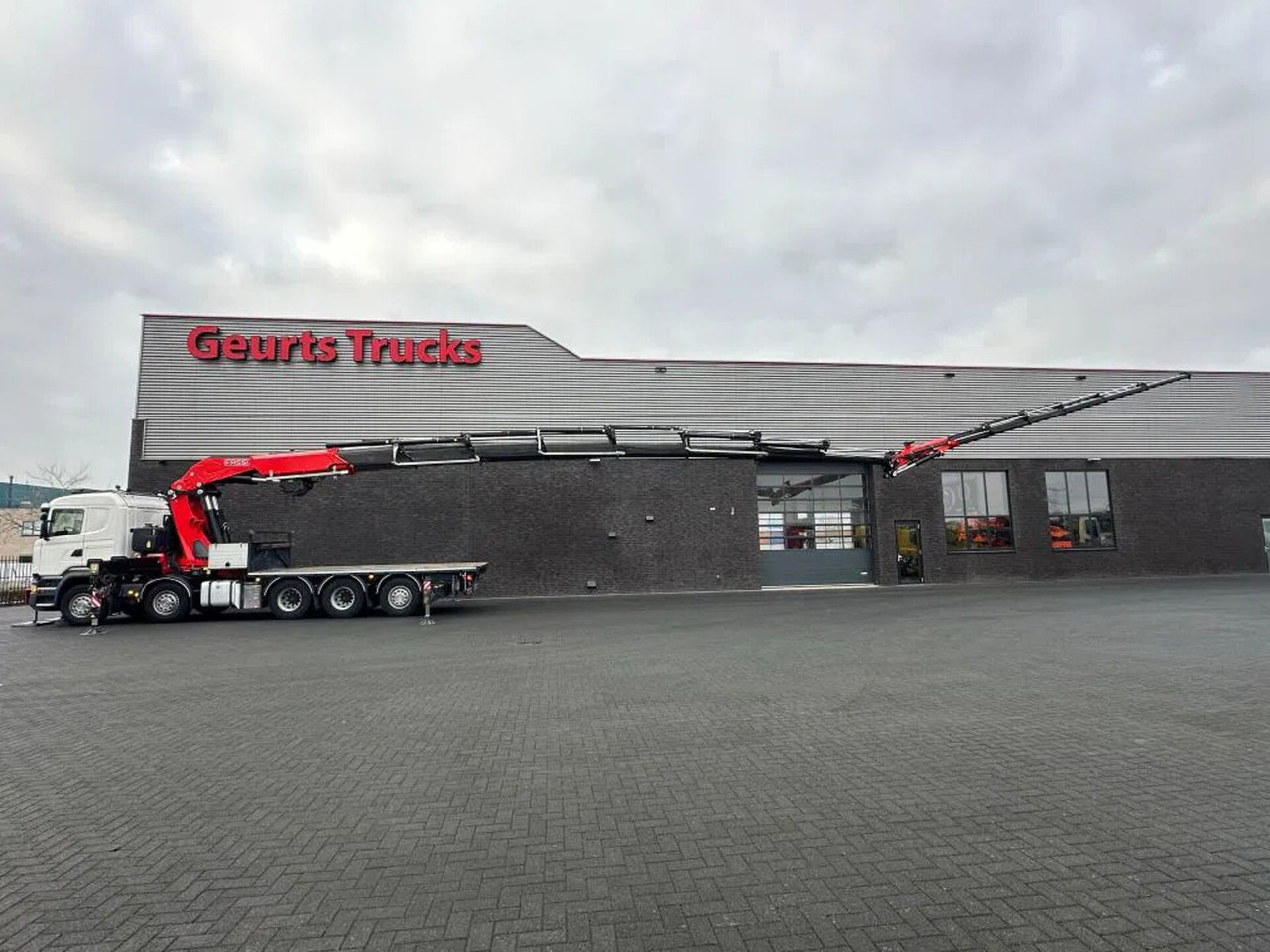 Scania R520 V8 10X4 TRIDEM + F1650RA.2.28 + JIB L816 KR - Camião grua: foto 3 Scania R520 V8 10X4 TRIDEM + F1650RA.2.28 + JIB L816 KR - Camião grua: foto 3