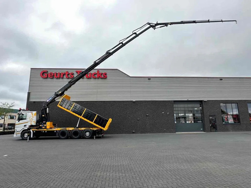 Scania R530 V8 NGS 8X4 TRIDEM MET HYVA 2Z KIPPER + HMF 5020-K6 + JIB FJ1000-K5 KRAAN/KRAN/CRANE/GRUA - Camião basculante, Camião grua: foto 1 Scania R530 V8 NGS 8X4 TRIDEM MET HYVA 2Z KIPPER + HMF 5020-K6 + JIB FJ1000-K5 KRAAN/KRAN/CRANE/GRUA - Camião basculante, Camião grua: foto 1