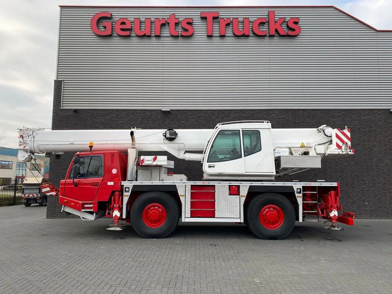 Tadano ATF 40G-2 KRAAN/KRAN/CRANE/GRUA - Guindaste de torre: foto 1 Tadano ATF 40G-2 KRAAN/KRAN/CRANE/GRUA - Guindaste de torre: foto 1