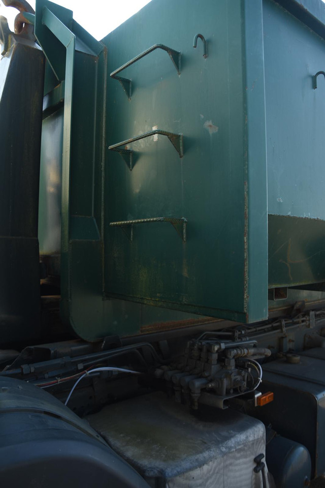 SCANIA P94     220 - Camião basculante: foto 4 SCANIA P94     220 - Camião basculante: foto 4