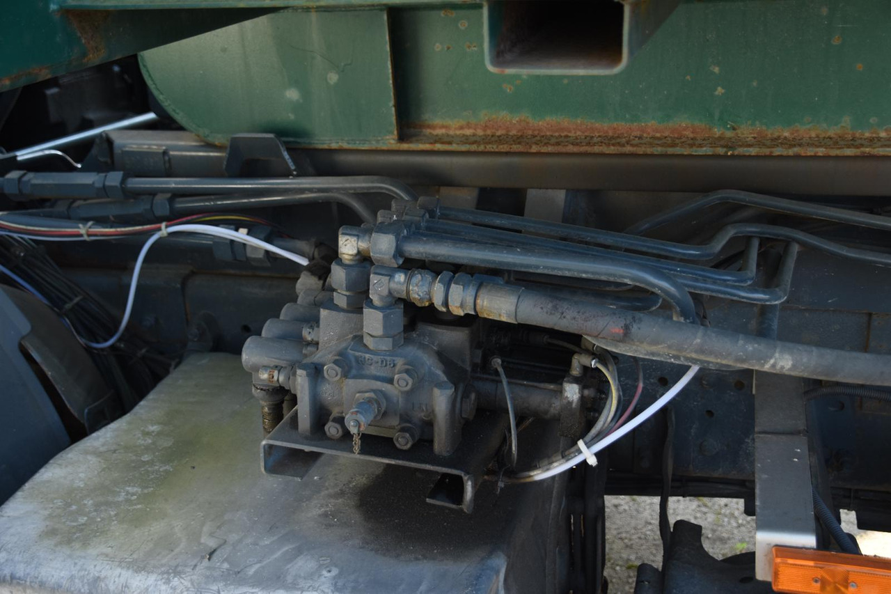 SCANIA P94     220 - Camião basculante: foto 3 SCANIA P94     220 - Camião basculante: foto 3