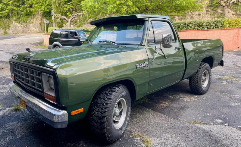 Dodge Ram 150 Custom V8 Benzine - Pick-up: foto 1 Dodge Ram 150 Custom V8 Benzine - Pick-up: foto 1