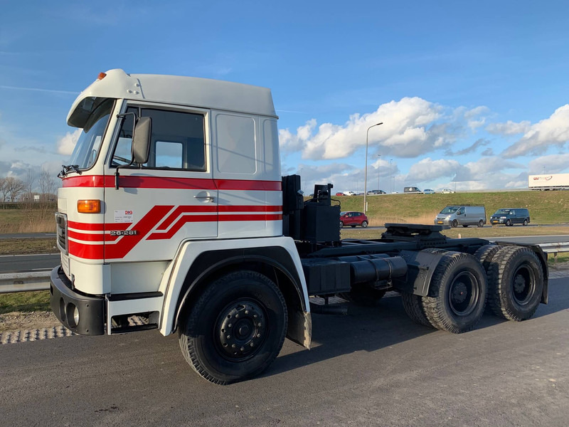 MAN 26.281 6x4 Tractor Head - Tractor: foto 1 MAN 26.281 6x4 Tractor Head - Tractor: foto 1