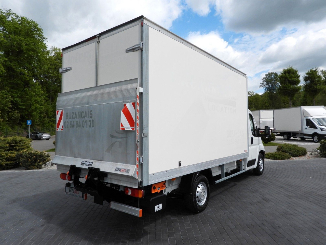 Citroën JUMPER KOFFER AUFZUG 8 PALETTEN TEMPOMAT NAVI Citroën JUMPER KOFFER AUFZUG 8 PALETTEN TEMPOMAT NAVI - Carrinha de contentor: foto 3 Citroën JUMPER KOFFER AUFZUG 8 PALETTEN TEMPOMAT NAVI Citroën JUMPER KOFFER AUFZUG 8 PALETTEN TEMPOMAT NAVI - Carrinha de contentor: foto 3