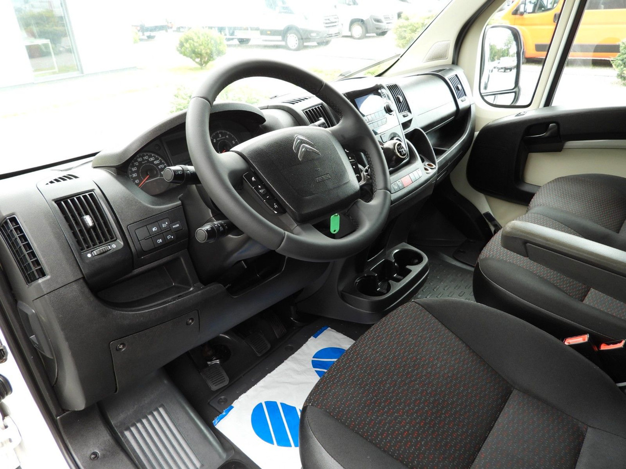 Citroën JUMPER PRITSCHE DOPPELKABINE DOKA 7 SITZE - Carrinha de caixa aberta, Carrinha cabine dupla: foto 2 Citroën JUMPER PRITSCHE DOPPELKABINE DOKA 7 SITZE - Carrinha de caixa aberta, Carrinha cabine dupla: foto 2