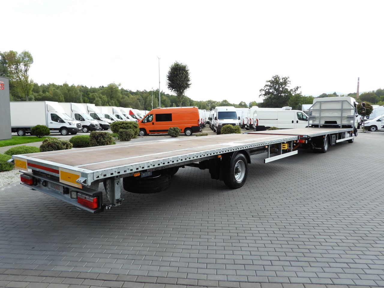 DAF LF 230 CONTAINER CARRIER PLATFORM + TRAILER WEBASTO CRUISE CONTROL LED LIGHTS PNEUMATICS AUTOMATIC TRANSMISSION TWIN WHEELS AIR CONDITIONING 230HP - Camião transportador de contêineres/ Caixa móvel: foto 3 DAF LF 230 CONTAINER CARRIER PLATFORM + TRAILER WEBASTO CRUISE CONTROL LED LIGHTS PNEUMATICS AUTOMATIC TRANSMISSION TWIN WHEELS AIR CONDITIONING 230HP - Camião transportador de contêineres/ Caixa móvel: foto 3