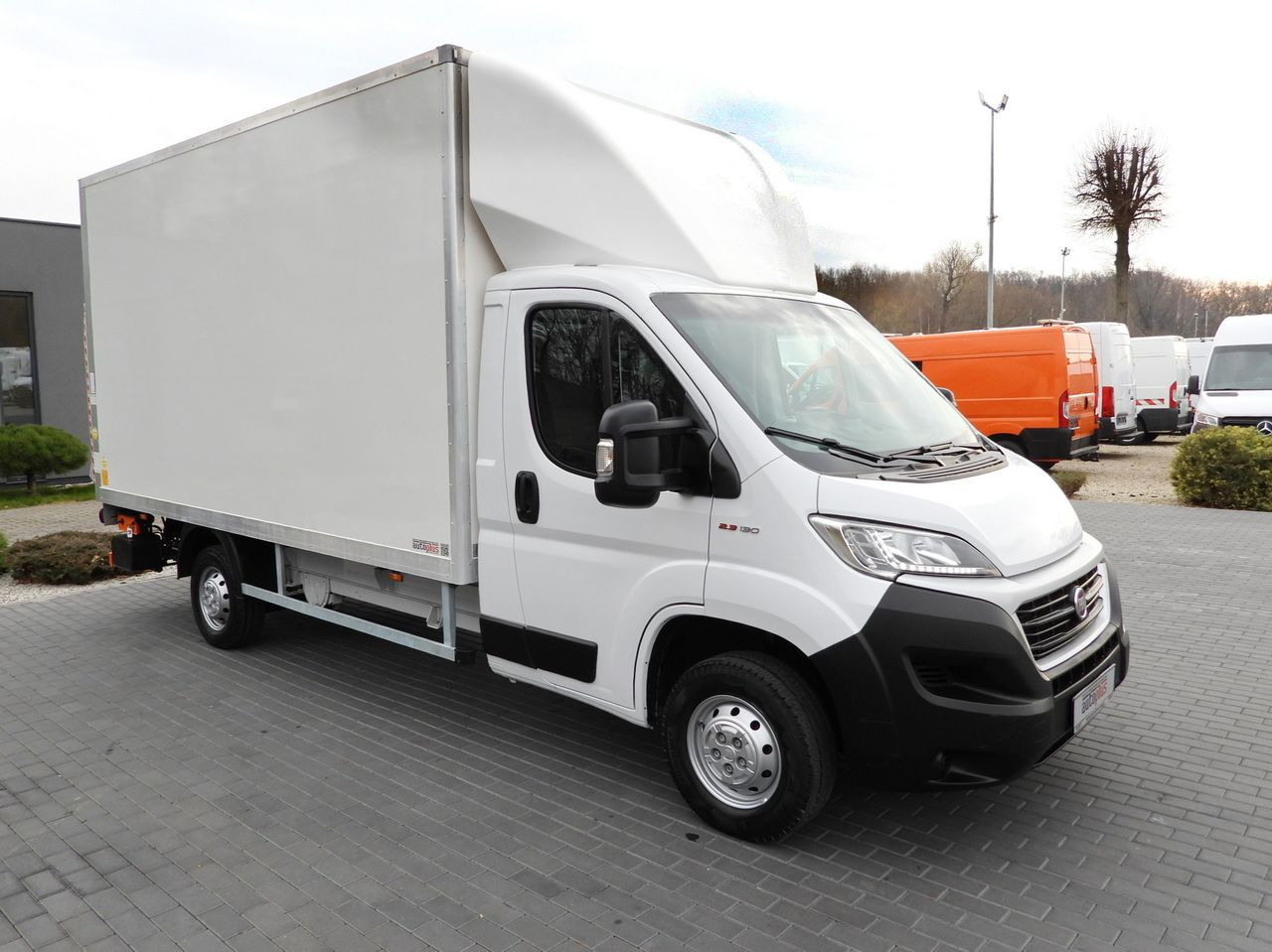 FIAT DUCATO BOX LIFT 8 PALLETS CRUISE CONTROL NAVIGATION LED LIGHTS AIR CONDITIONING 130HP - Carrinha de contentor: foto 4 FIAT DUCATO BOX LIFT 8 PALLETS CRUISE CONTROL NAVIGATION LED LIGHTS AIR CONDITIONING 130HP - Carrinha de contentor: foto 4