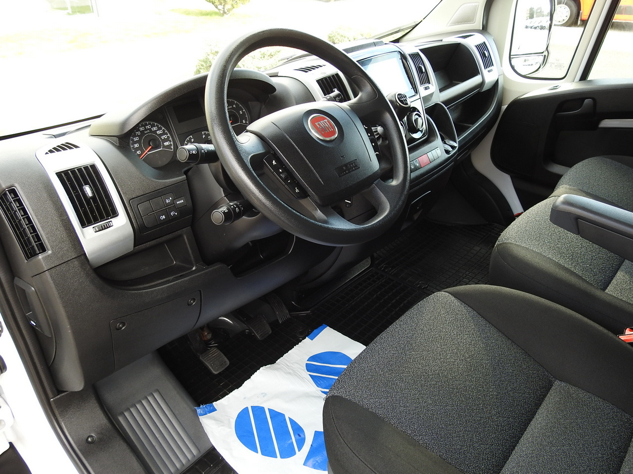 FIAT DUCATO  BOX LIFT 8 PALLETS CRUISE CONTROL NAVIGATION LED LIGHTS AIR CONDITIONING  130HP - Carrinha frigorífica: foto 2 FIAT DUCATO  BOX LIFT 8 PALLETS CRUISE CONTROL NAVIGATION LED LIGHTS AIR CONDITIONING  130HP - Carrinha frigorífica: foto 2