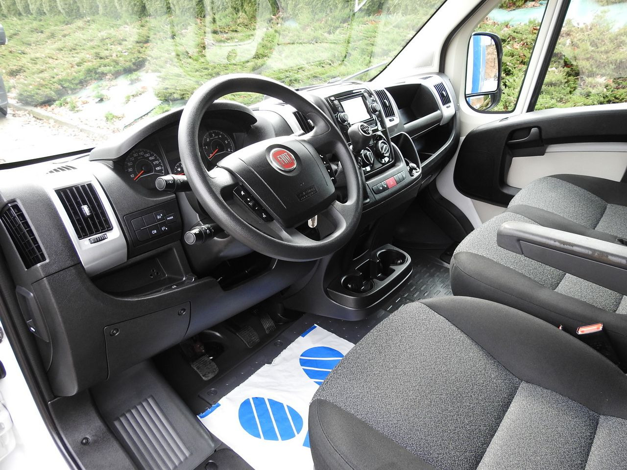 FIAT DUCATO TARPAULIN LIFT 9 PALLETS WEBASTO CRUISE CONTROL A/C LED LAMP 180HP - Carrinha de lona: foto 2 FIAT DUCATO TARPAULIN LIFT 9 PALLETS WEBASTO CRUISE CONTROL A/C LED LAMP 180HP - Carrinha de lona: foto 2