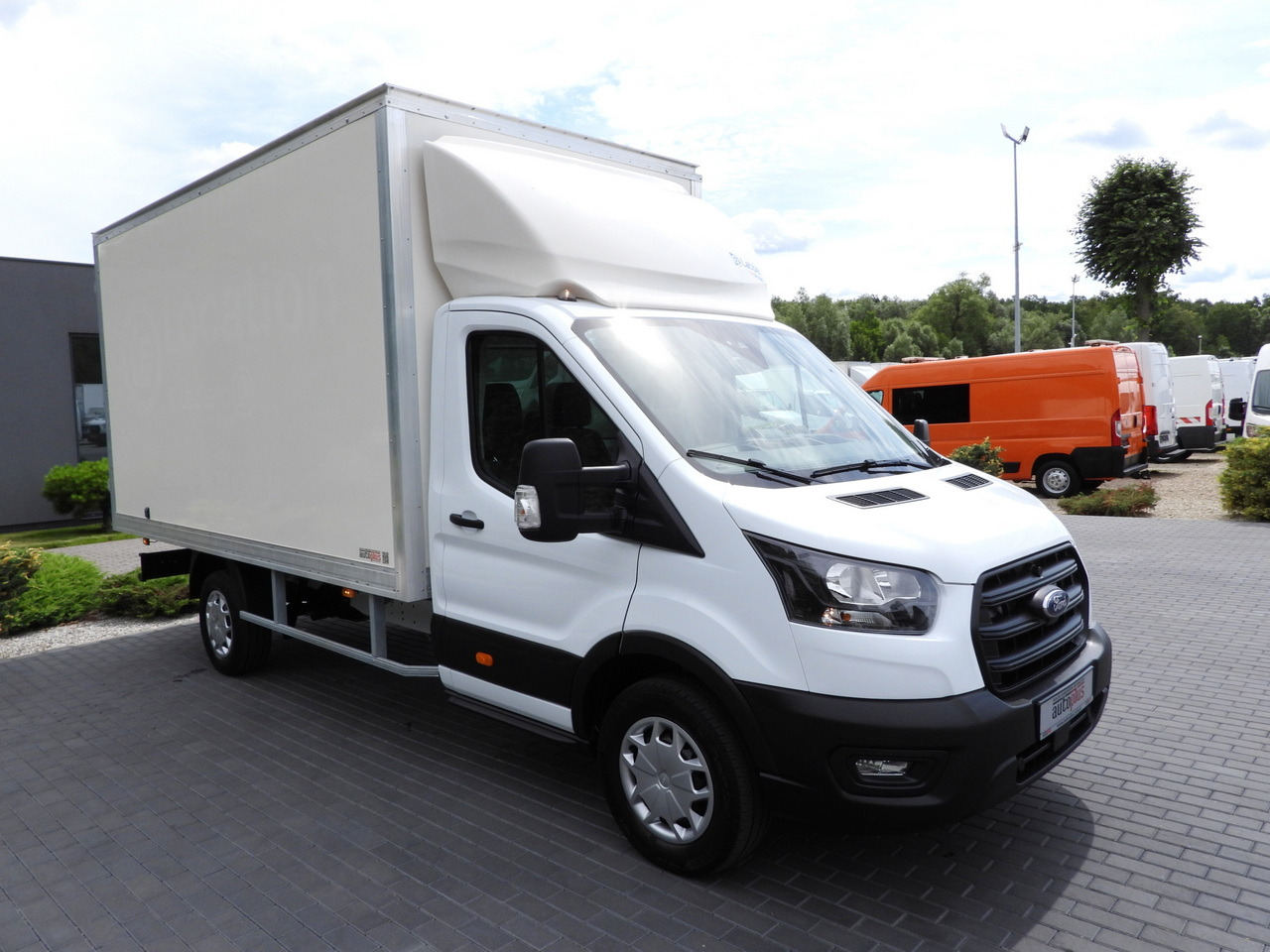FORD TRANSIT BOX 8 PALLETS CRUISE CONTROL AIR CONDITIONING 130HP - Carrinha de contentor: foto 4 FORD TRANSIT BOX 8 PALLETS CRUISE CONTROL AIR CONDITIONING 130HP - Carrinha de contentor: foto 4