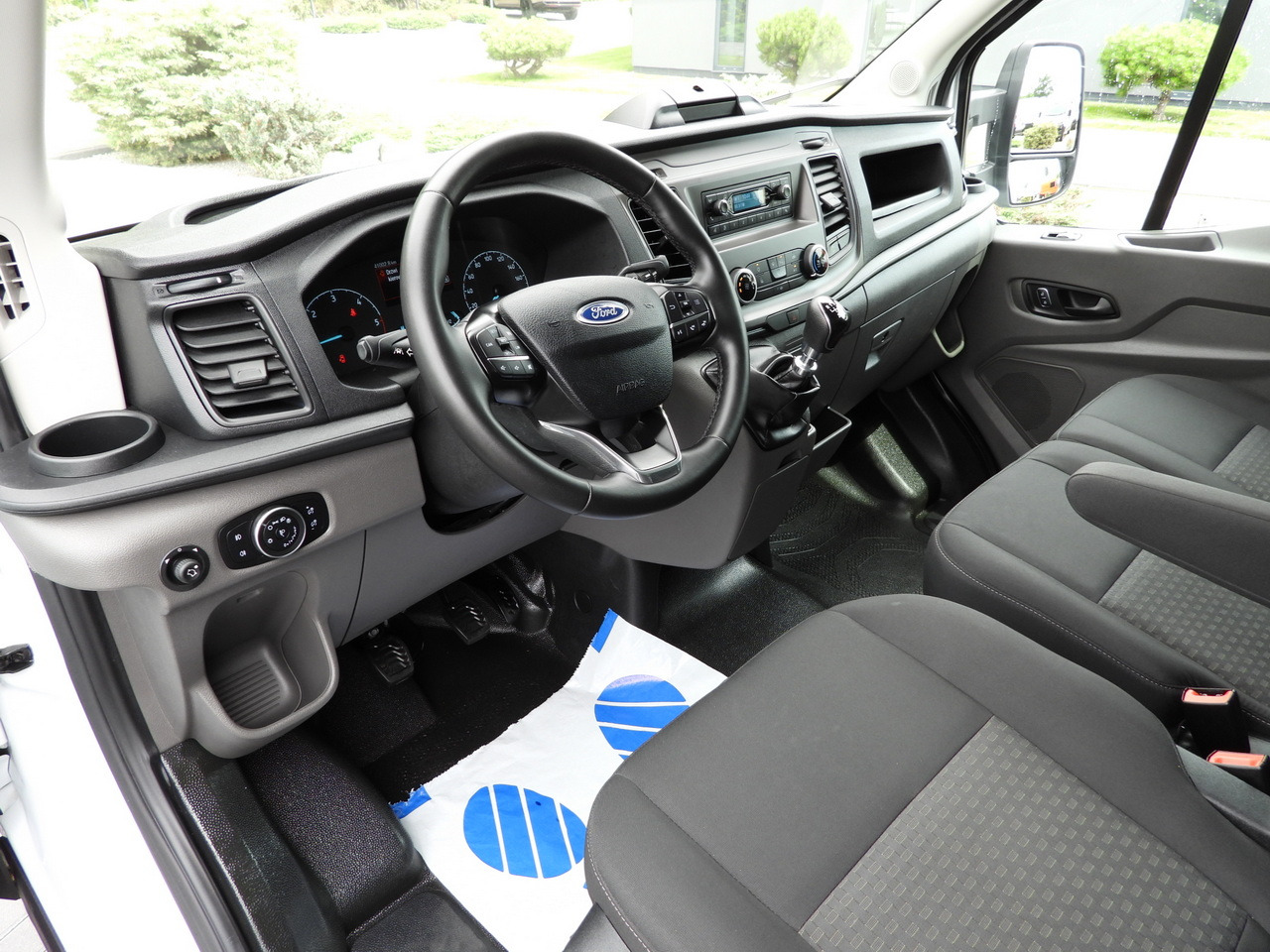 FORD TRANSIT BOX 8 PALLETS CRUISE CONTROL AIR CONDITIONING 130HP - Carrinha de contentor: foto 2 FORD TRANSIT BOX 8 PALLETS CRUISE CONTROL AIR CONDITIONING 130HP - Carrinha de contentor: foto 2