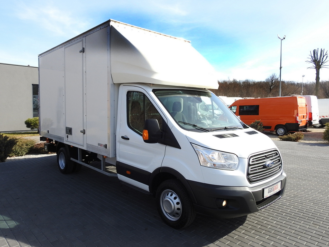 FORD TRANSIT BOX LIFT 8 PALLETS CRUISE CONTROL LED LIGHTS TWIN WHEELS AIR CONDITIONING 170HP - Carrinha de contentor: foto 4 FORD TRANSIT BOX LIFT 8 PALLETS CRUISE CONTROL LED LIGHTS TWIN WHEELS AIR CONDITIONING 170HP - Carrinha de contentor: foto 4