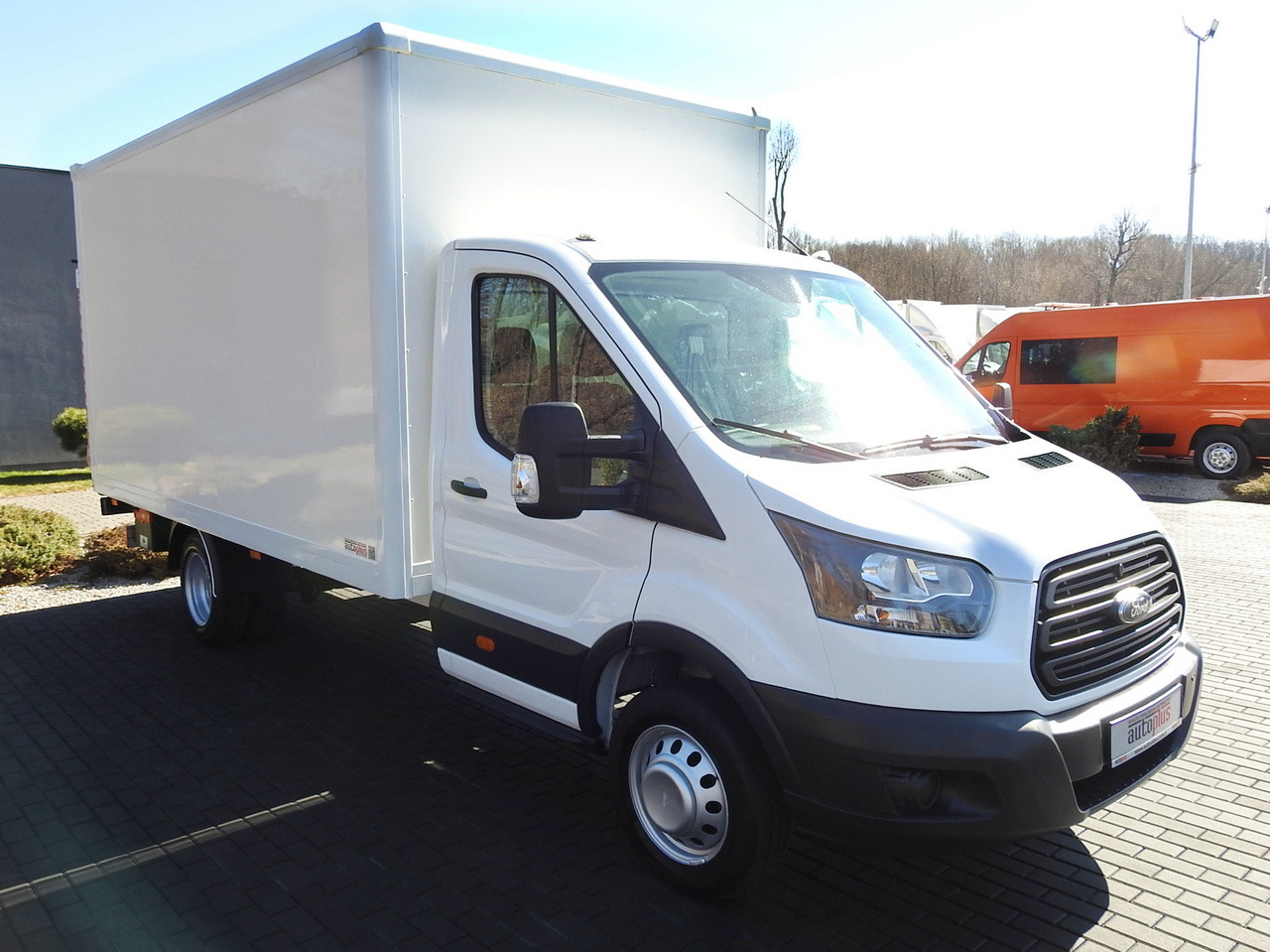 FORD TRANSIT BOX LIFT 8 PALLETS TWIN WHEELS AIR CONDITIONING 130HP - Carrinha de contentor: foto 4 FORD TRANSIT BOX LIFT 8 PALLETS TWIN WHEELS AIR CONDITIONING 130HP - Carrinha de contentor: foto 4