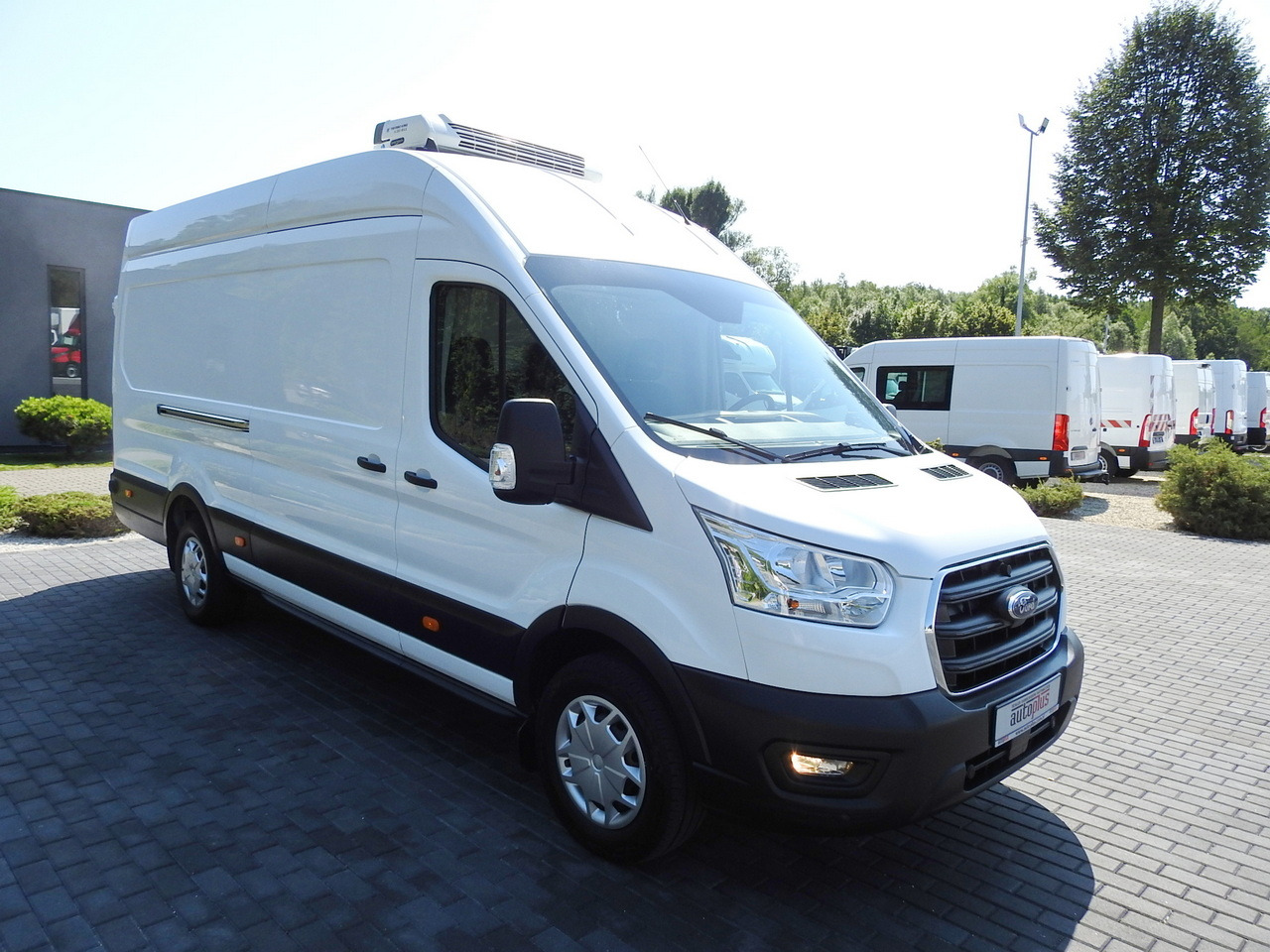 FORD TRANSIT REFRIGERATOR VAN 0*C HEATING FUNCTION CRUISE CONTROL AIR CONDITIONING LED LIGHTS 130HP - Carrinha frigorífica: foto 4 FORD TRANSIT REFRIGERATOR VAN 0*C HEATING FUNCTION CRUISE CONTROL AIR CONDITIONING LED LIGHTS 130HP - Carrinha frigorífica: foto 4