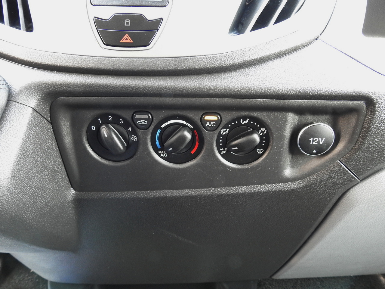 Carrinha frigorífica FORD TRANSIT  REFRIGERATOR VAN 0°C HEATING FUNCTION CRUISE CONTROL LED LIGHTS AIR CONDITIONING  130HP: foto 39