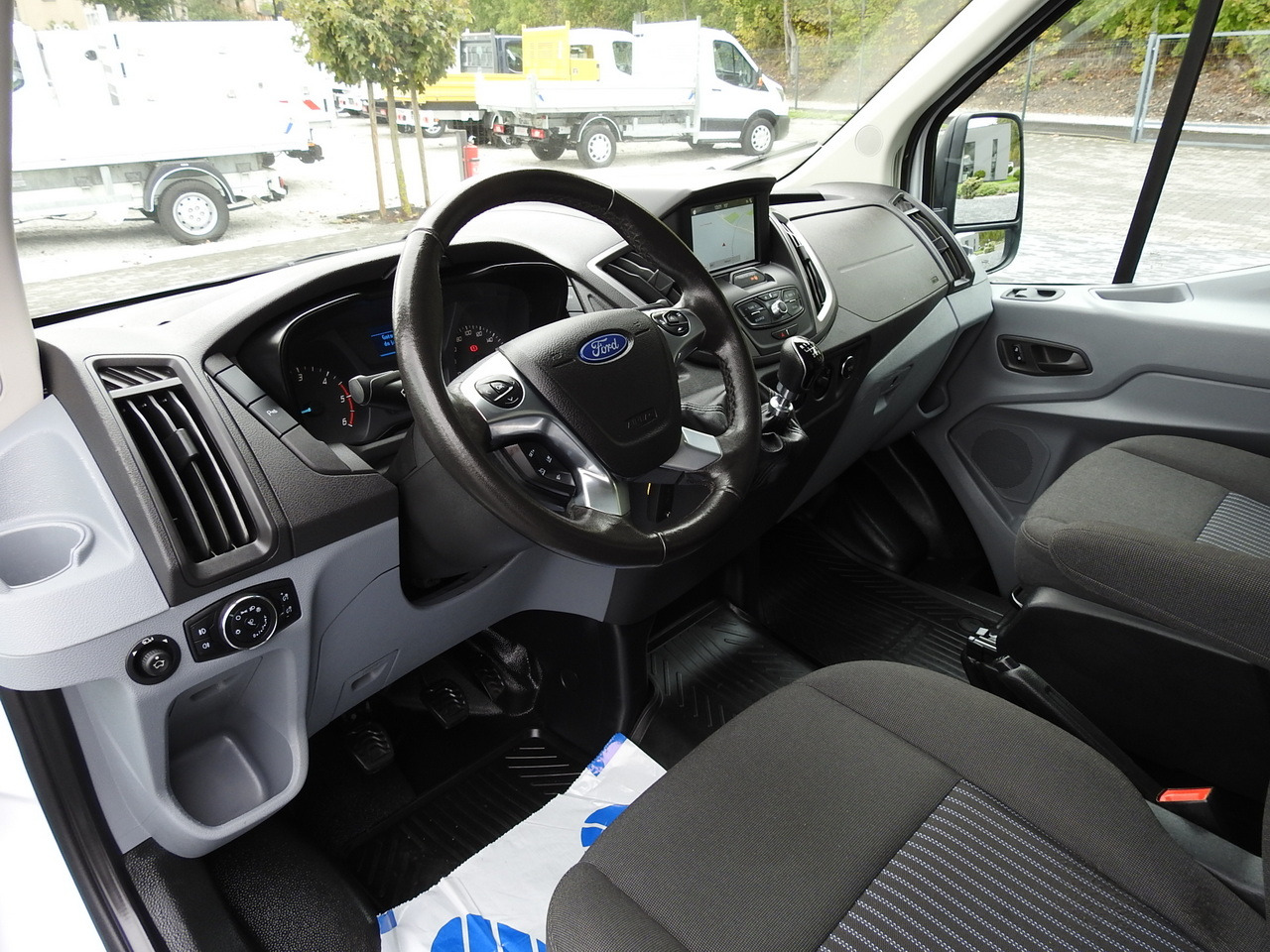 FORD TRANSIT REFRIGERATOR VAN 0*C HEATING FUNCTION POWER SUPPLY 230V CRUISE CONTROL NAVIGATION AIR CONDITIONING LED LIGHTS  130HP - Carrinha frigorífica: foto 2 FORD TRANSIT REFRIGERATOR VAN 0*C HEATING FUNCTION POWER SUPPLY 230V CRUISE CONTROL NAVIGATION AIR CONDITIONING LED LIGHTS  130HP - Carrinha frigorífica: foto 2