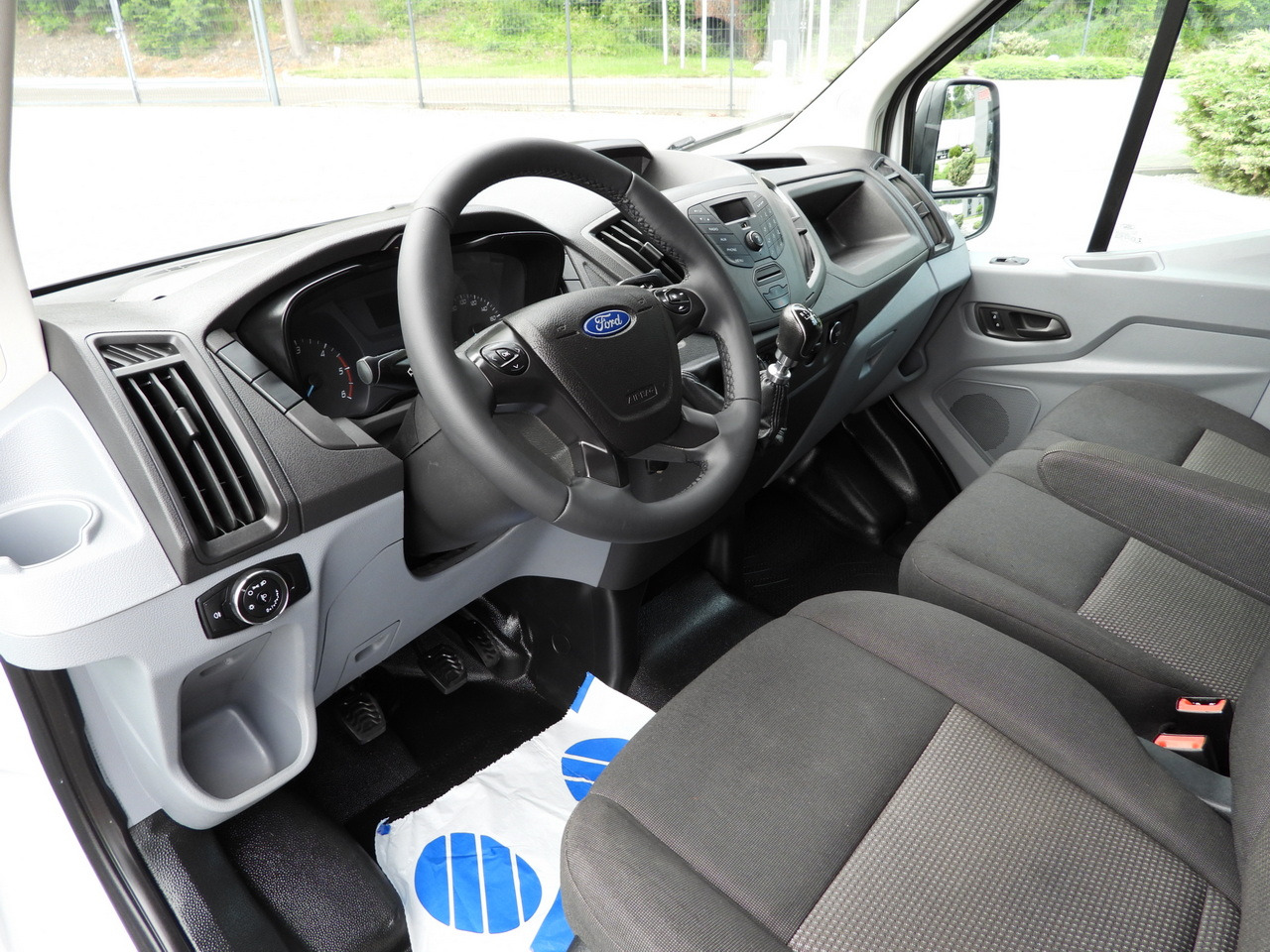 FORD TRANSIT REFRIGERATOR VAN 5*C AIR CONDITIONING 105HP - Carrinha frigorífica: foto 2 FORD TRANSIT REFRIGERATOR VAN 5*C AIR CONDITIONING 105HP - Carrinha frigorífica: foto 2