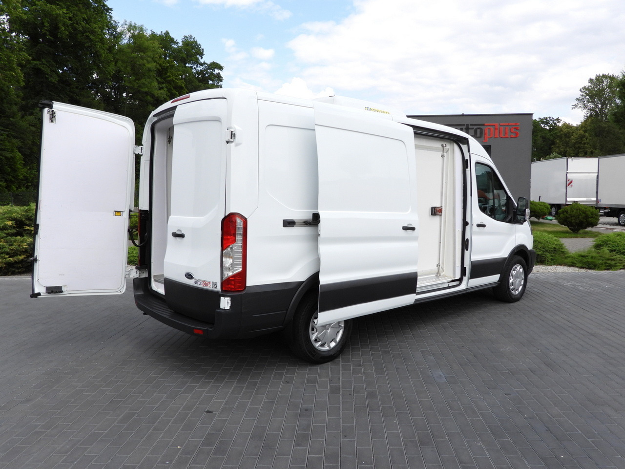 FORD TRANSIT REFRIGERATOR VAN 5*C AIR CONDITIONING 105HP - Carrinha frigorífica: foto 3 FORD TRANSIT REFRIGERATOR VAN 5*C AIR CONDITIONING 105HP - Carrinha frigorífica: foto 3