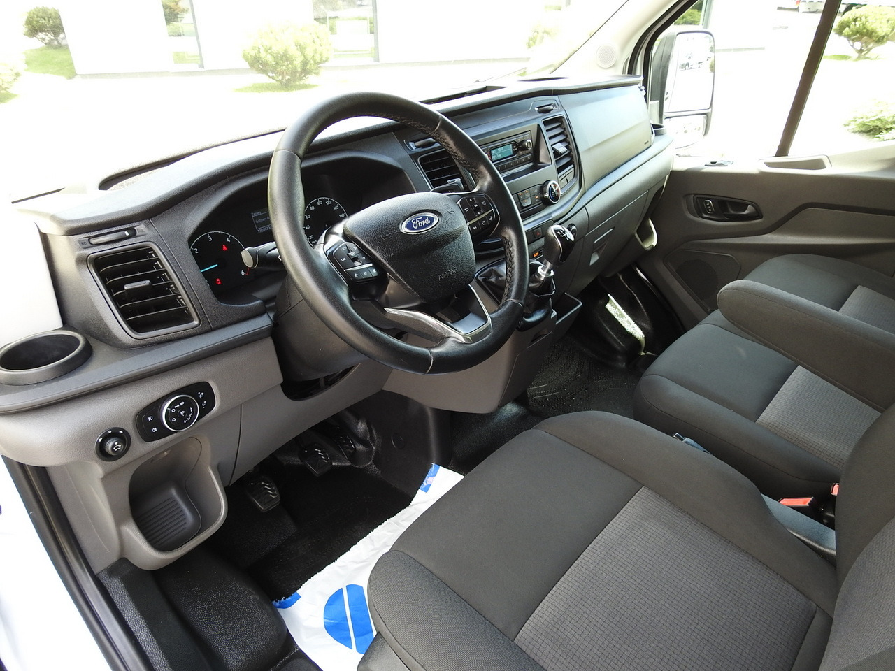 FORD TRANSIT REGRIGERATOR BOX 0*C POWER SUPPLY 230V CRUISE CONTROL AIR CONDITIONING TWIN WHEELS 170HP - Carrinha frigorífica: foto 2 FORD TRANSIT REGRIGERATOR BOX 0*C POWER SUPPLY 230V CRUISE CONTROL AIR CONDITIONING TWIN WHEELS 170HP - Carrinha frigorífica: foto 2