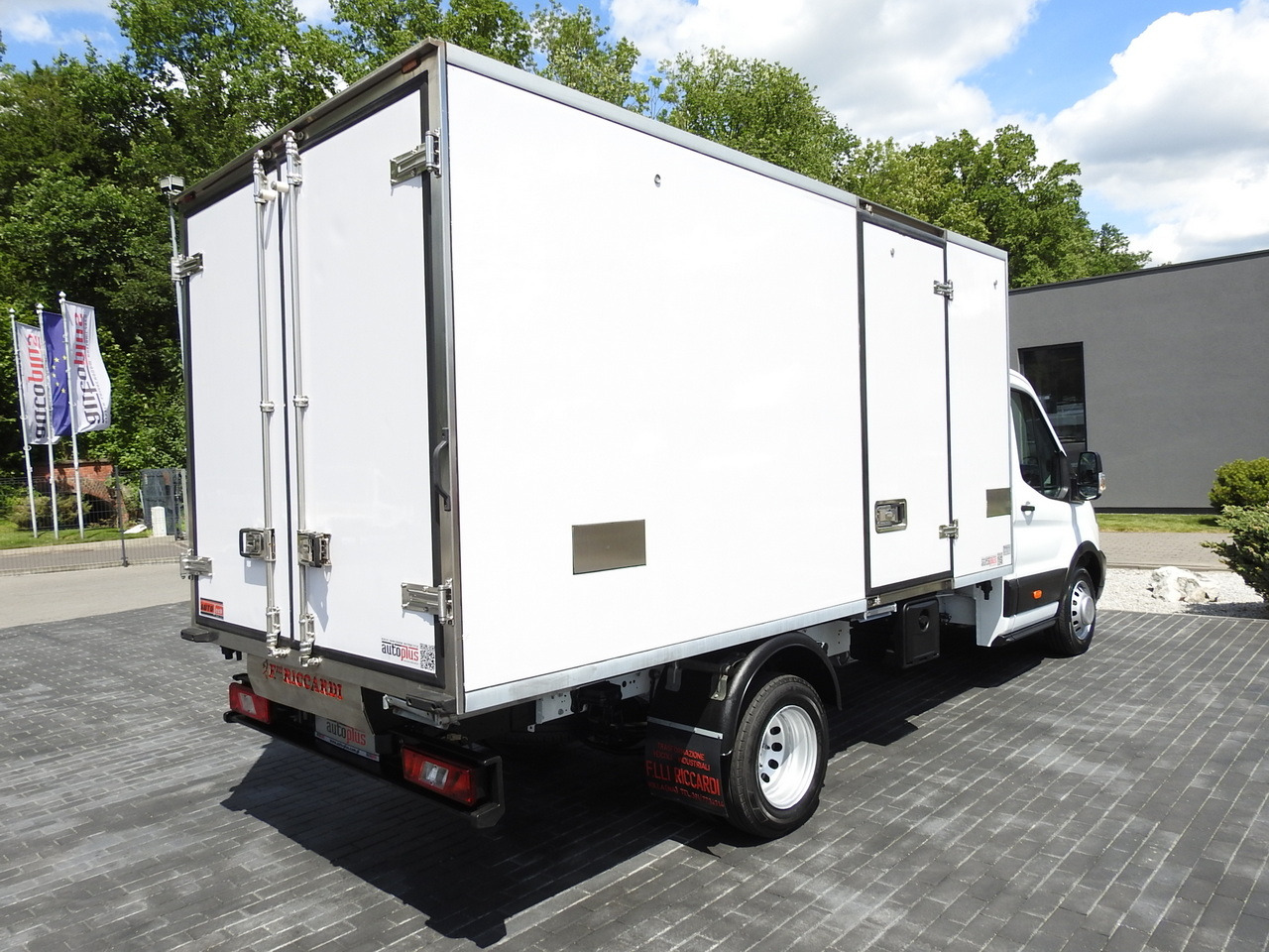 FORD TRANSIT REGRIGERATOR BOX 0*C POWER SUPPLY 230V CRUISE CONTROL AIR CONDITIONING TWIN WHEELS 170HP - Carrinha frigorífica: foto 3 FORD TRANSIT REGRIGERATOR BOX 0*C POWER SUPPLY 230V CRUISE CONTROL AIR CONDITIONING TWIN WHEELS 170HP - Carrinha frigorífica: foto 3