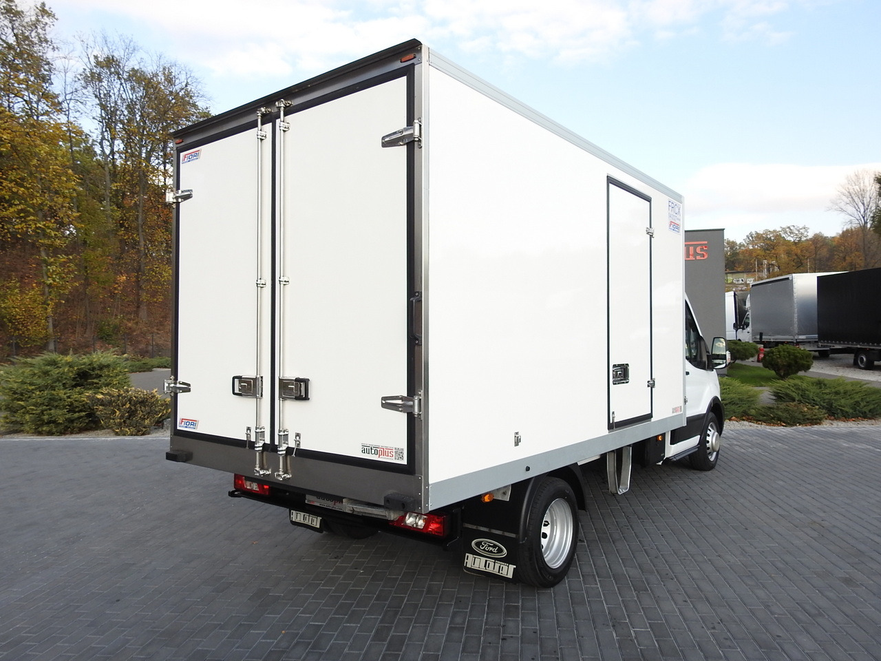 FORD TRANSIT REGRIGERATOR BOX -10*C POWER SUPPLY 230V CRUISE CONTROL AIR CONDITIONING LED LIGHTS PNEUMATICS TWIN WHEELS 130HP - Carrinha frigorífica: foto 3 FORD TRANSIT REGRIGERATOR BOX -10*C POWER SUPPLY 230V CRUISE CONTROL AIR CONDITIONING LED LIGHTS PNEUMATICS TWIN WHEELS 130HP - Carrinha frigorífica: foto 3