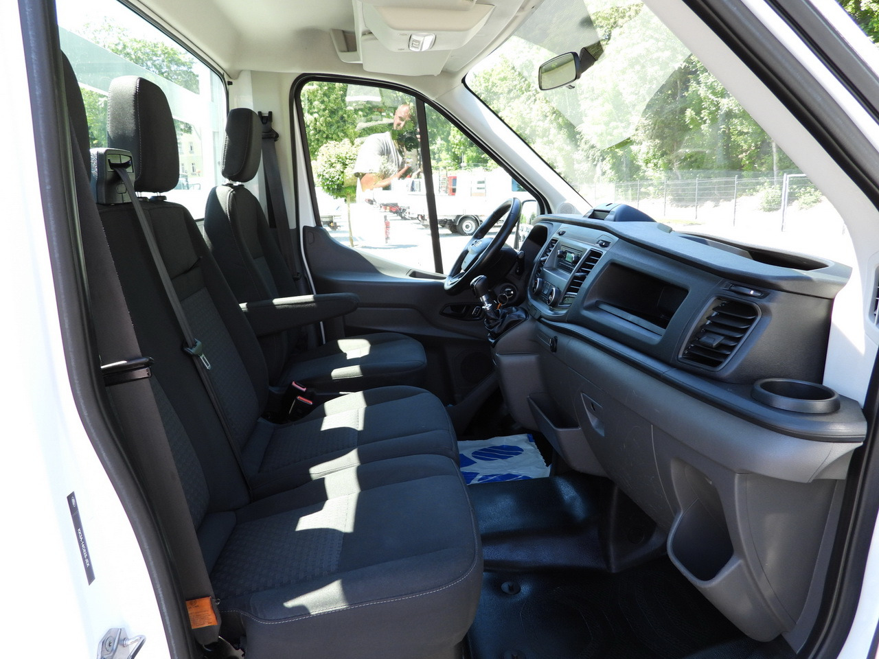 Carrinha de caixa aberta FORD TRANSIT  STAKE BODY 10 PALLETS CRUISE CONTROL LED LIGHTS PNEUMATICS AIR CONDITIONING  160HP: foto 39