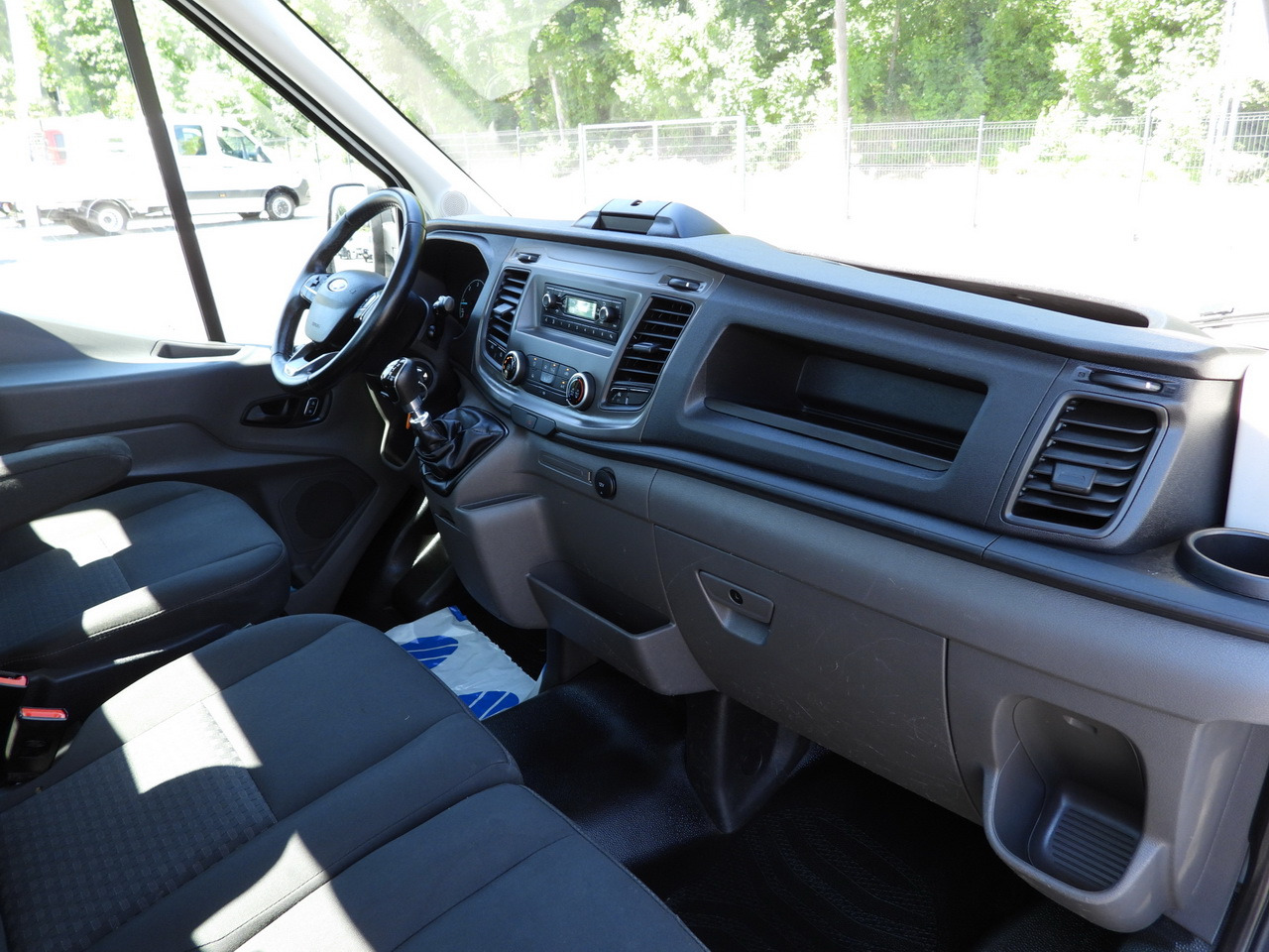 Carrinha de caixa aberta FORD TRANSIT  STAKE BODY 10 PALLETS CRUISE CONTROL LED LIGHTS PNEUMATICS AIR CONDITIONING  160HP: foto 40