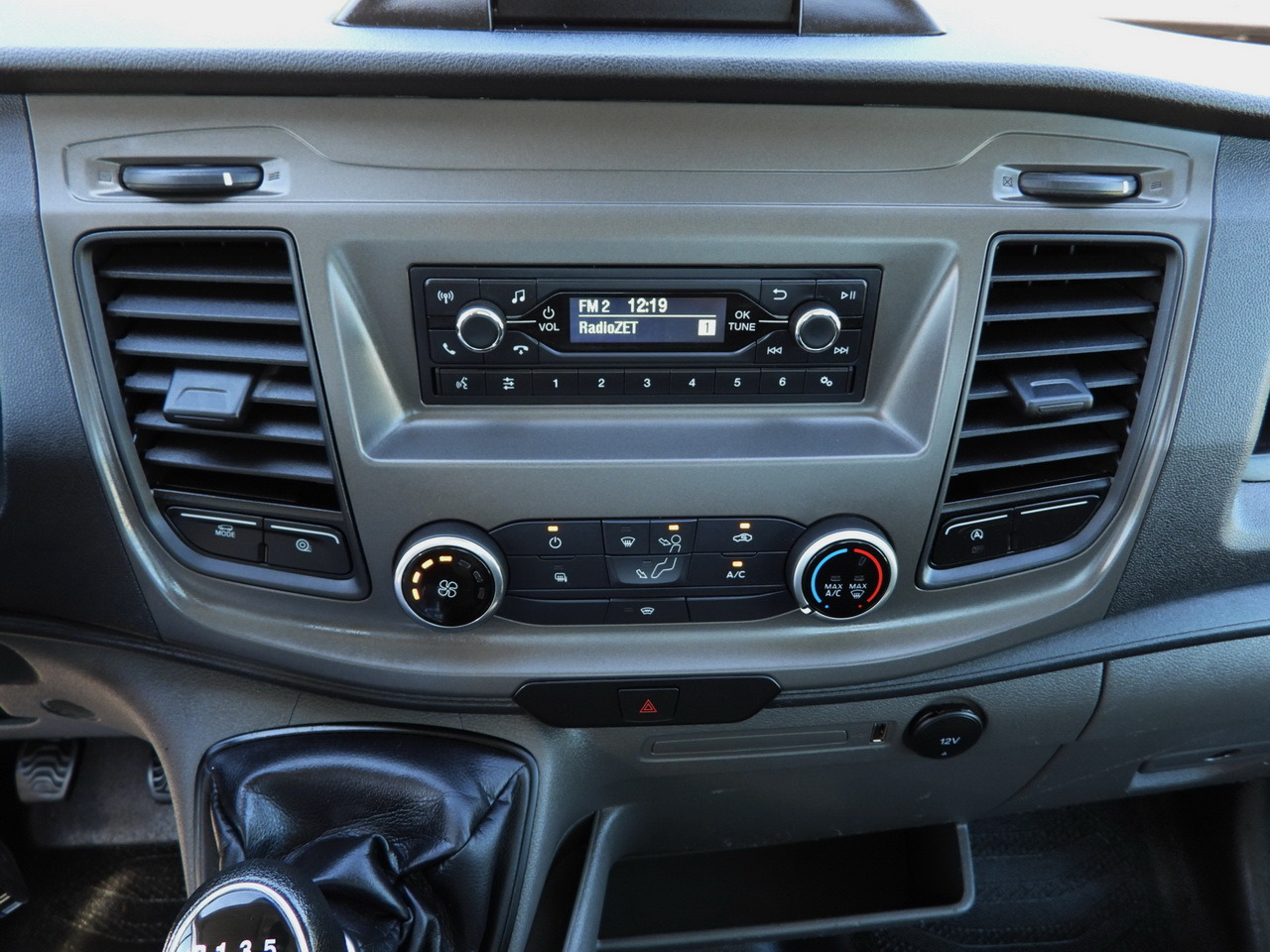 Carrinha de caixa aberta FORD TRANSIT  STAKE BODY 10 PALLETS CRUISE CONTROL LED LIGHTS PNEUMATICS AIR CONDITIONING  160HP: foto 33