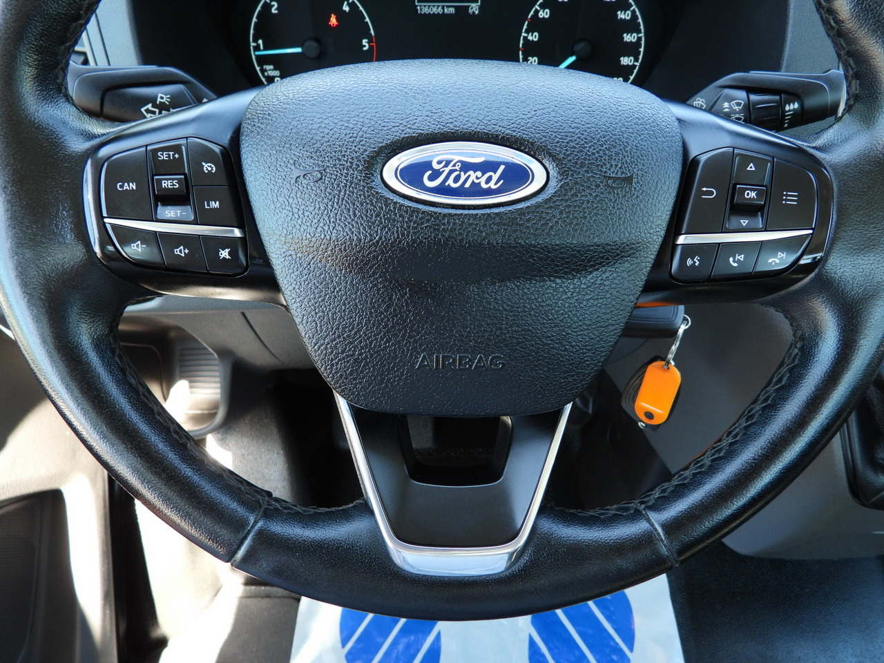 Carrinha de caixa aberta FORD TRANSIT  STAKE BODY 10 PALLETS CRUISE CONTROL LED LIGHTS PNEUMATICS AIR CONDITIONING  160HP: foto 30