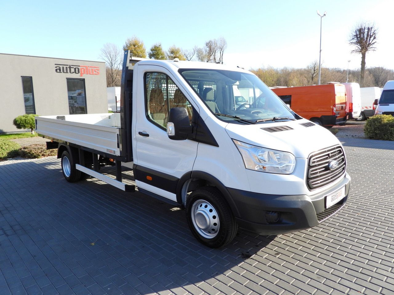 FORD TRANSIT STAKE BODY 8 PALLETS TWIN WHEELS AIR CONDITIONING 155HP - Carrinha de caixa aberta: foto 4 FORD TRANSIT STAKE BODY 8 PALLETS TWIN WHEELS AIR CONDITIONING 155HP - Carrinha de caixa aberta: foto 4