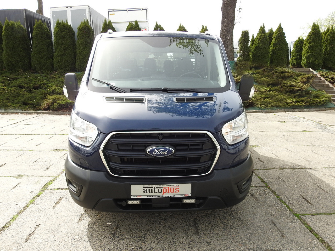 FORD TRANSIT STAKE BODY DOUBLE CABIN DOKA 7 SEATS CRUISE CONTROL AIR CONDITIONING LED LIGHTS 130HP - Carrinha cabine dupla: foto 5 FORD TRANSIT STAKE BODY DOUBLE CABIN DOKA 7 SEATS CRUISE CONTROL AIR CONDITIONING LED LIGHTS 130HP - Carrinha cabine dupla: foto 5