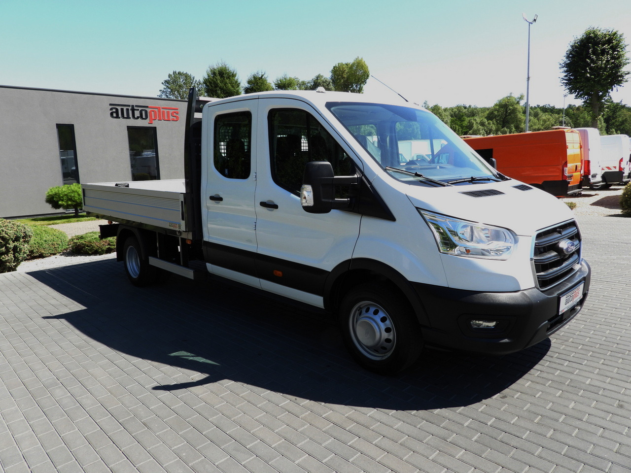 FORD TRANSIT STAKE BODY DOUBLE CABIN DOKA 7 SEATS TWIN WHEELS AIR CONDITIONING 130HP - Carrinha cabine dupla: foto 4 FORD TRANSIT STAKE BODY DOUBLE CABIN DOKA 7 SEATS TWIN WHEELS AIR CONDITIONING 130HP - Carrinha cabine dupla: foto 4