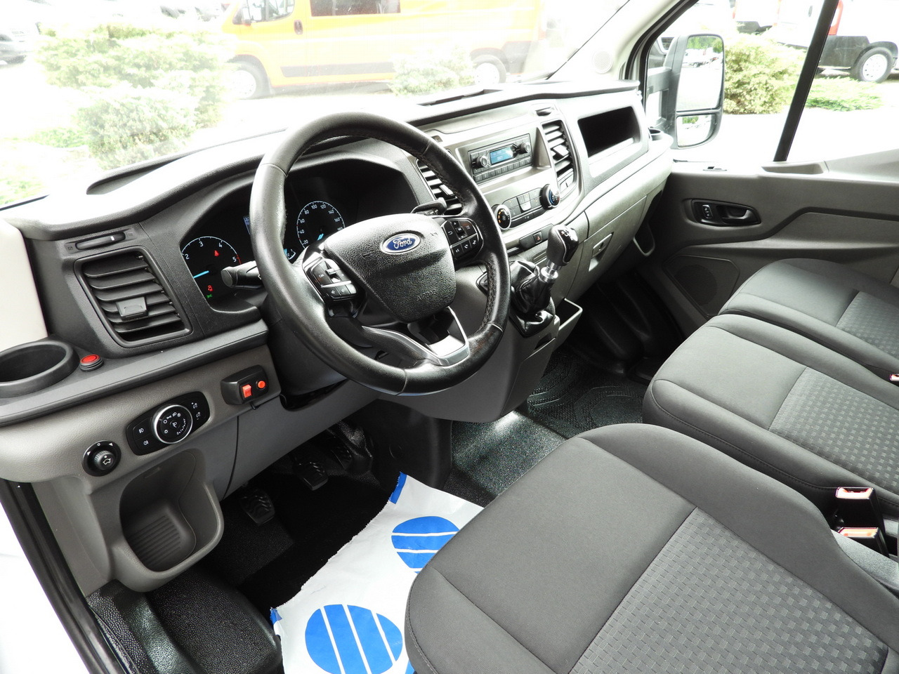 FORD TRANSIT TARPAULIN 8 PALLETS CRUISE CONTROL LED LIGHTS TWIN WHEELS AIR CONDITIONING 130HP - Carrinha de lona: foto 2 FORD TRANSIT TARPAULIN 8 PALLETS CRUISE CONTROL LED LIGHTS TWIN WHEELS AIR CONDITIONING 130HP - Carrinha de lona: foto 2