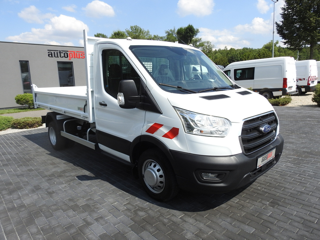 FORD TRANSIT TIPPER CRUISE CONTROL AIR CONDITIONING TWIN WHEELS 170HP - Carrinha basculante: foto 4 FORD TRANSIT TIPPER CRUISE CONTROL AIR CONDITIONING TWIN WHEELS 170HP - Carrinha basculante: foto 4