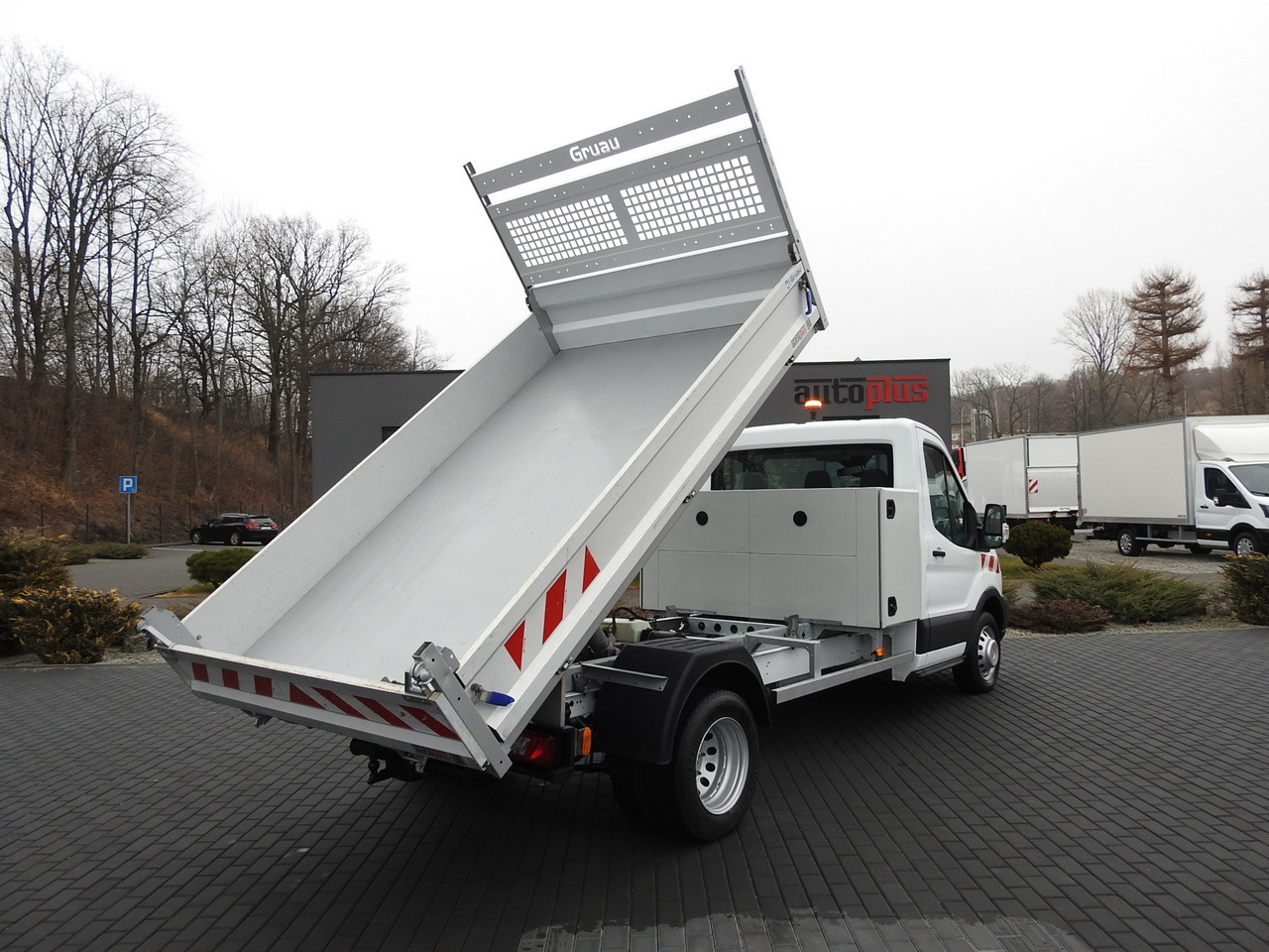 FORD TRANSIT TIPPER CRUISE CONTROL AIR CONDITIONING TWIN WHEELS  170HP - Carrinha basculante: foto 3 FORD TRANSIT TIPPER CRUISE CONTROL AIR CONDITIONING TWIN WHEELS  170HP - Carrinha basculante: foto 3