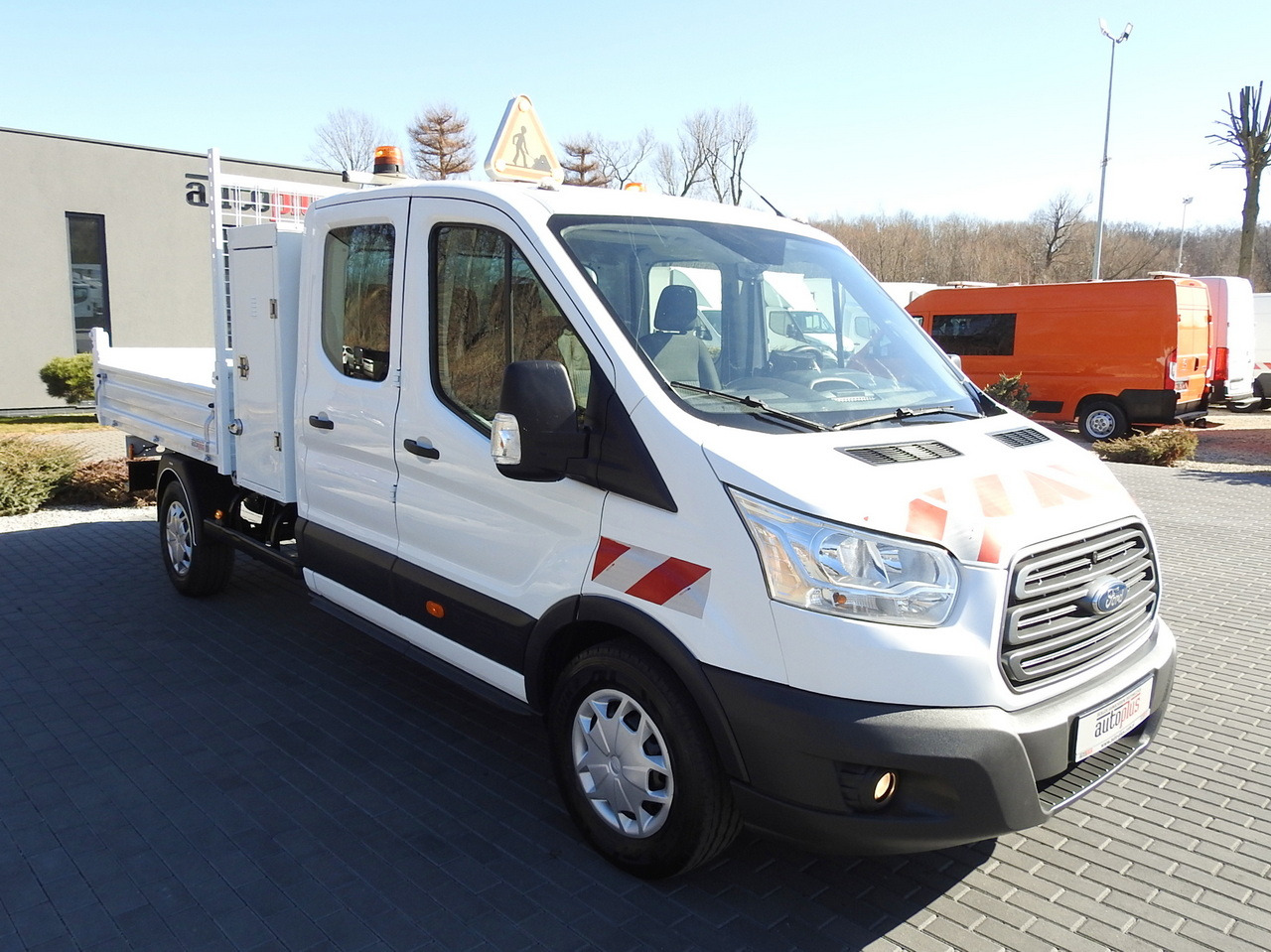 FORD TRANSIT TIPPER DOUBLE CABIN DOKA 6 SEATS CRUISE CONTROL AIR CONDITIONING 130HP - Carrinha basculante: foto 4 FORD TRANSIT TIPPER DOUBLE CABIN DOKA 6 SEATS CRUISE CONTROL AIR CONDITIONING 130HP - Carrinha basculante: foto 4