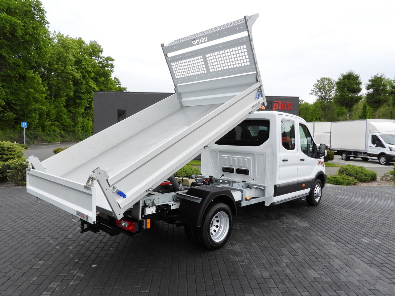 FORD TRANSIT TIPPER DOUBLE CABIN DOKA 6 SEATS CRUISE CONTROL AIR CONDITIONING TWIN WHEELS  170HP - Carrinha basculante: foto 3 FORD TRANSIT TIPPER DOUBLE CABIN DOKA 6 SEATS CRUISE CONTROL AIR CONDITIONING TWIN WHEELS  170HP - Carrinha basculante: foto 3