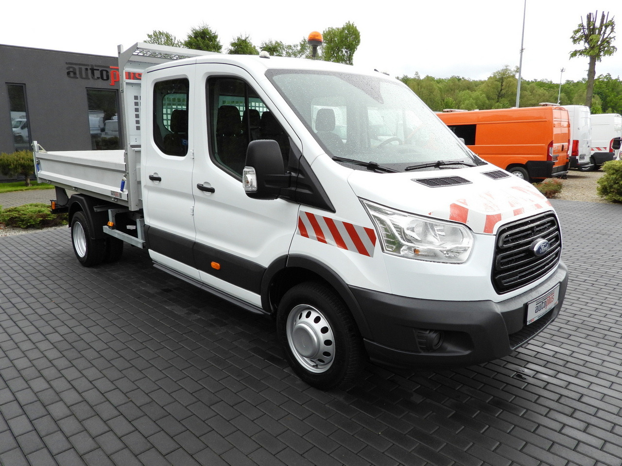 FORD TRANSIT TIPPER DOUBLE CABIN DOKA 6 SEATS CRUISE CONTROL AIR CONDITIONING TWIN WHEELS  170HP - Carrinha basculante: foto 4 FORD TRANSIT TIPPER DOUBLE CABIN DOKA 6 SEATS CRUISE CONTROL AIR CONDITIONING TWIN WHEELS  170HP - Carrinha basculante: foto 4