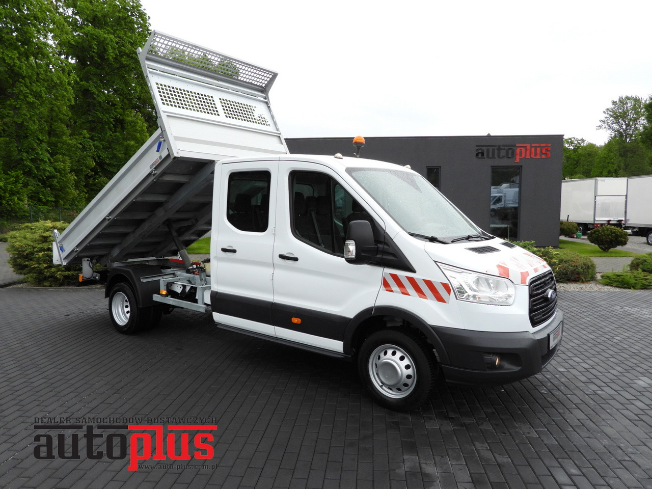 FORD TRANSIT TIPPER DOUBLE CABIN DOKA 6 SEATS CRUISE CONTROL AIR CONDITIONING TWIN WHEELS  170HP - Carrinha basculante: foto 1 FORD TRANSIT TIPPER DOUBLE CABIN DOKA 6 SEATS CRUISE CONTROL AIR CONDITIONING TWIN WHEELS  170HP - Carrinha basculante: foto 1