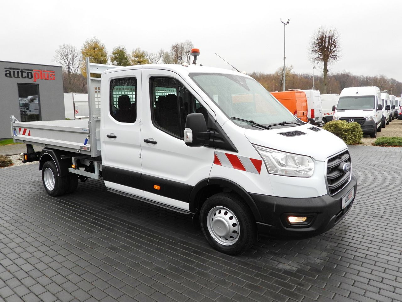 FORD TRANSIT TIPPER DOUBLE CABIN DOKA 6 SEATS CRUISE CONTROL LED LIGHTS TWIN WHEELS AIR CONDITIONING 170HP - Carrinha basculante: foto 4 FORD TRANSIT TIPPER DOUBLE CABIN DOKA 6 SEATS CRUISE CONTROL LED LIGHTS TWIN WHEELS AIR CONDITIONING 170HP - Carrinha basculante: foto 4