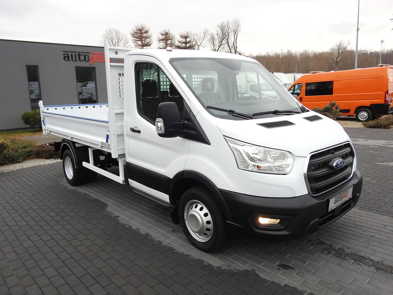 FORD TRANSIT TIPPER LED LIGHTS TWIN WHEELS AIR CONDITIONING 130HP - Carrinha basculante: foto 4 FORD TRANSIT TIPPER LED LIGHTS TWIN WHEELS AIR CONDITIONING 130HP - Carrinha basculante: foto 4