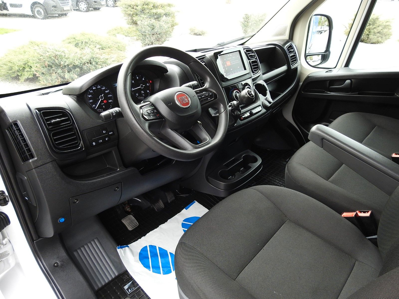 Fiat DUCATO PRITSCHE PLANE 10 PALETTEN WEBASTO A/C - Carrinha de lona: foto 2 Fiat DUCATO PRITSCHE PLANE 10 PALETTEN WEBASTO A/C - Carrinha de lona: foto 2