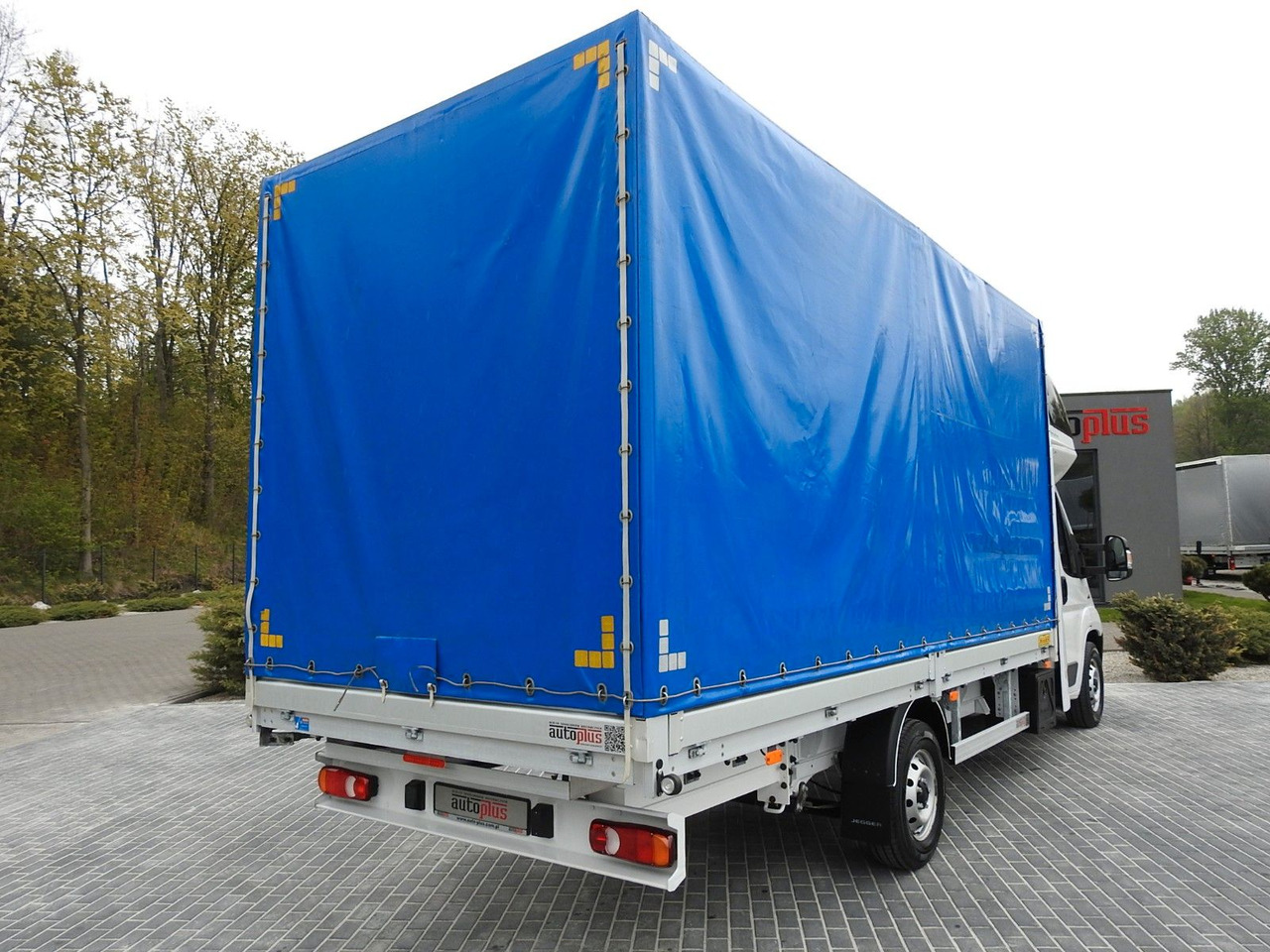 Fiat DUCATO PRITSCHE PLANE 10 PALETTEN WEBASTO A/C - Carrinha de lona: foto 3 Fiat DUCATO PRITSCHE PLANE 10 PALETTEN WEBASTO A/C - Carrinha de lona: foto 3
