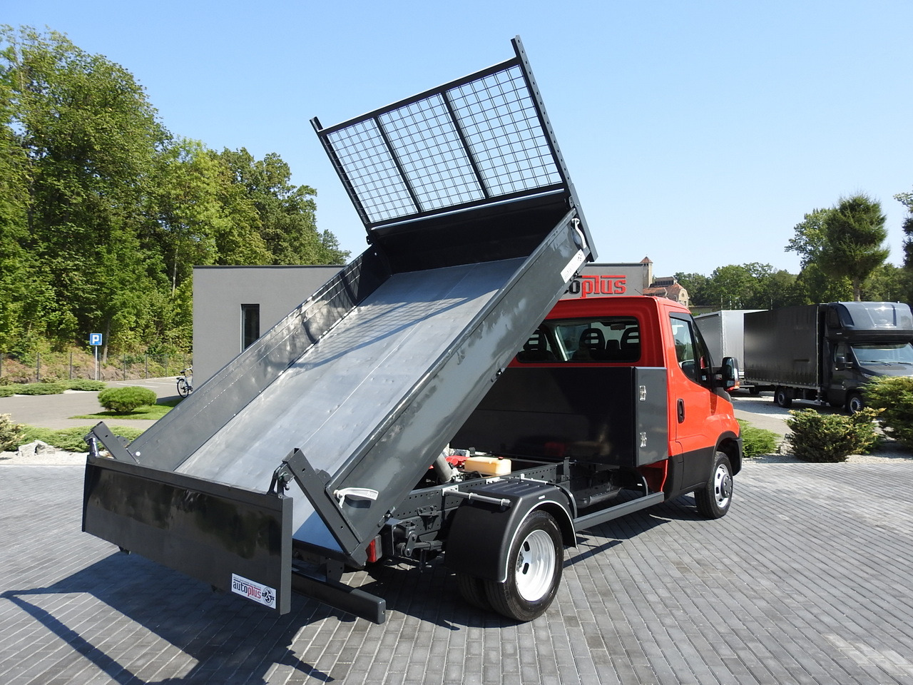 IVECO DAILY 35C13 TIPPER CRUISE CONTROL AIR CONDITIONING TWIN WHEELS 130HP - Carrinha basculante: foto 3 IVECO DAILY 35C13 TIPPER CRUISE CONTROL AIR CONDITIONING TWIN WHEELS 130HP - Carrinha basculante: foto 3