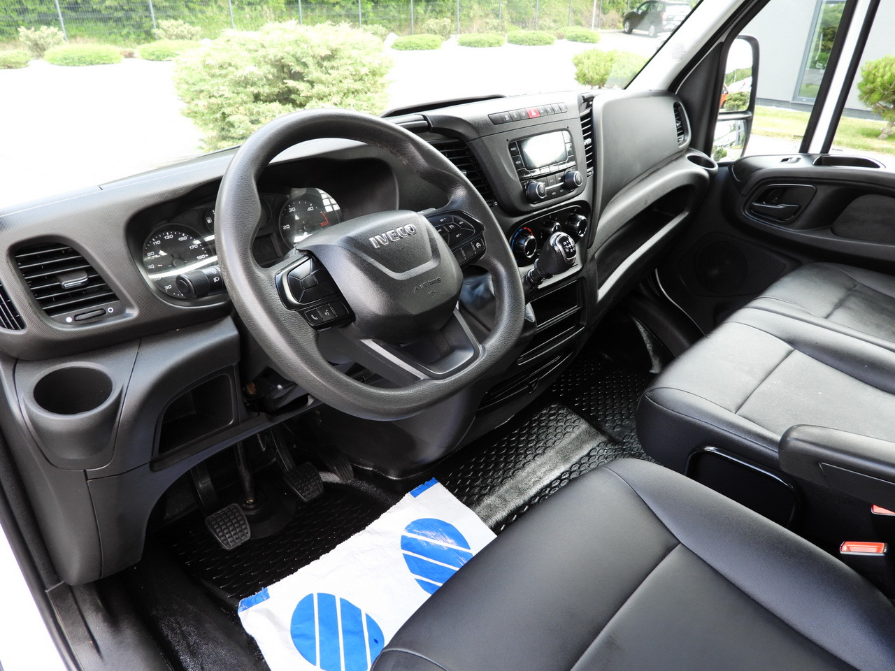 IVECO DAILY 35C14 CRUISE CONTROL TWIN WHEELS AIR CONDITIONING 140HP - Carrinha basculante: foto 2 IVECO DAILY 35C14 CRUISE CONTROL TWIN WHEELS AIR CONDITIONING 140HP - Carrinha basculante: foto 2