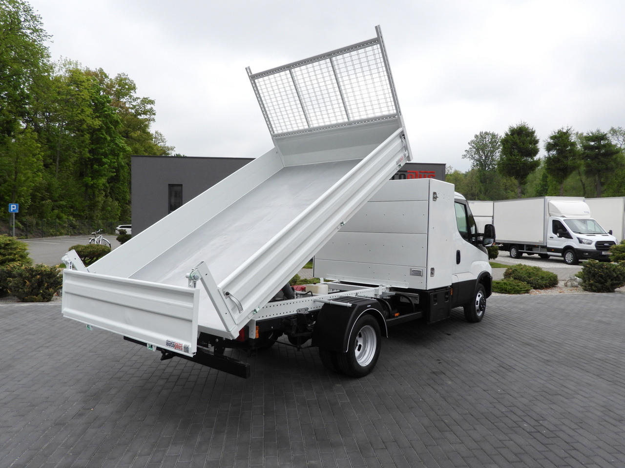 IVECO DAILY 35C14 TIPPER CRUISE CONTROL TWIN WHEELS 140HP - Carrinha basculante: foto 3 IVECO DAILY 35C14 TIPPER CRUISE CONTROL TWIN WHEELS 140HP - Carrinha basculante: foto 3