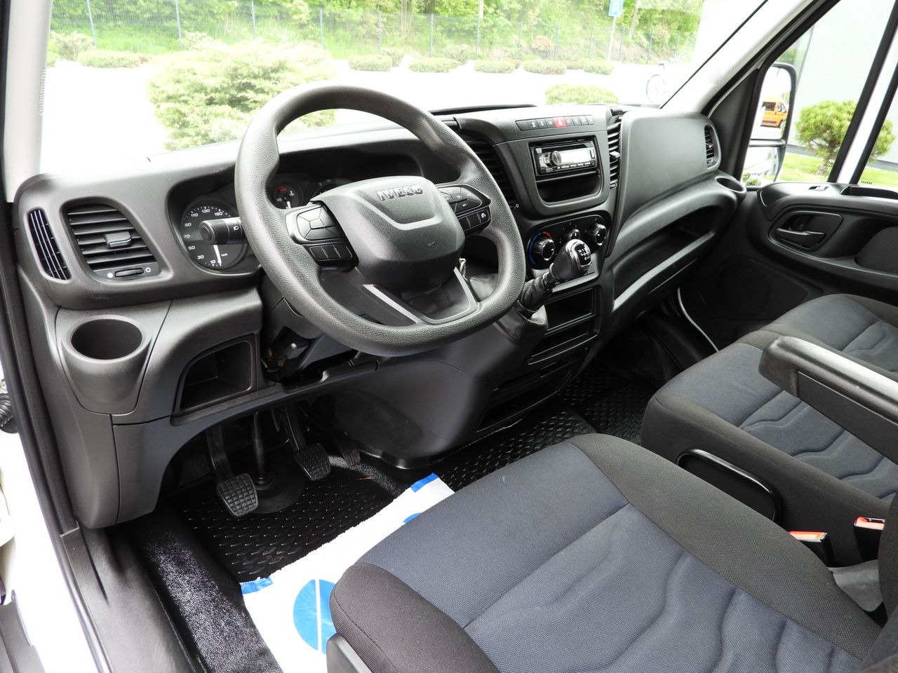 IVECO DAILY 35C14 TIPPER CRUISE CONTROL TWIN WHEELS 140HP - Carrinha basculante: foto 2 IVECO DAILY 35C14 TIPPER CRUISE CONTROL TWIN WHEELS 140HP - Carrinha basculante: foto 2