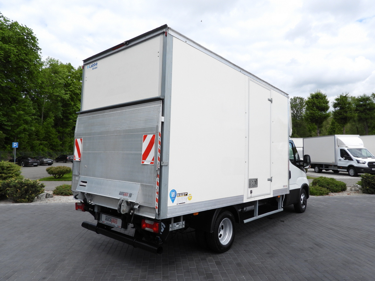 IVECO DAILY 35C16 BOX LIFT 8 PALLETS CRUISE CONTROL TWIN WHEELS AIR CONDITIONING 160HP - Carrinha de contentor: foto 3 IVECO DAILY 35C16 BOX LIFT 8 PALLETS CRUISE CONTROL TWIN WHEELS AIR CONDITIONING 160HP - Carrinha de contentor: foto 3