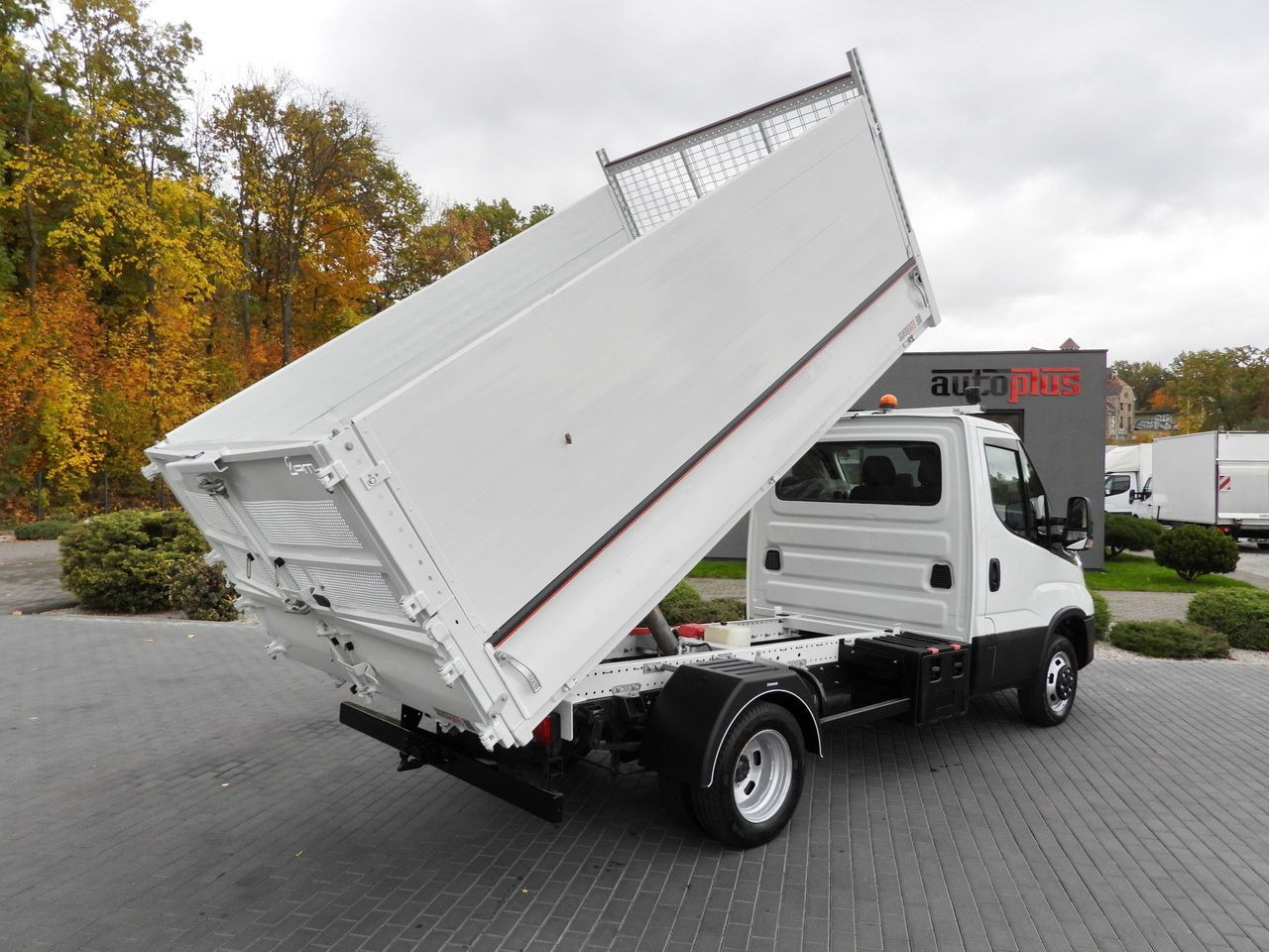 IVECO DAILY 35C21 TIPPER CRUISE CONTROL NAVIGATION LED LIGHTS AUTOMATIC TRANSMISSION TWIN WHEELS AIR CONDITIONING 210HP - Carrinha basculante: foto 3 IVECO DAILY 35C21 TIPPER CRUISE CONTROL NAVIGATION LED LIGHTS AUTOMATIC TRANSMISSION TWIN WHEELS AIR CONDITIONING 210HP - Carrinha basculante: foto 3