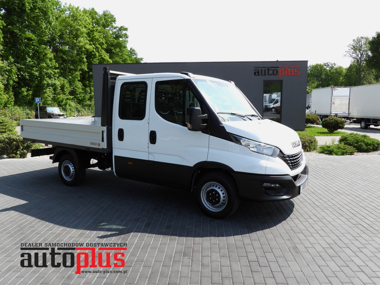 IVECO DAILY 35S12 STAKE BODY DOUBLE CABIN DOKA 7 SEATS AIR CONDITIONING 120HP - Carrinha de caixa aberta: foto 1 IVECO DAILY 35S12 STAKE BODY DOUBLE CABIN DOKA 7 SEATS AIR CONDITIONING 120HP - Carrinha de caixa aberta: foto 1